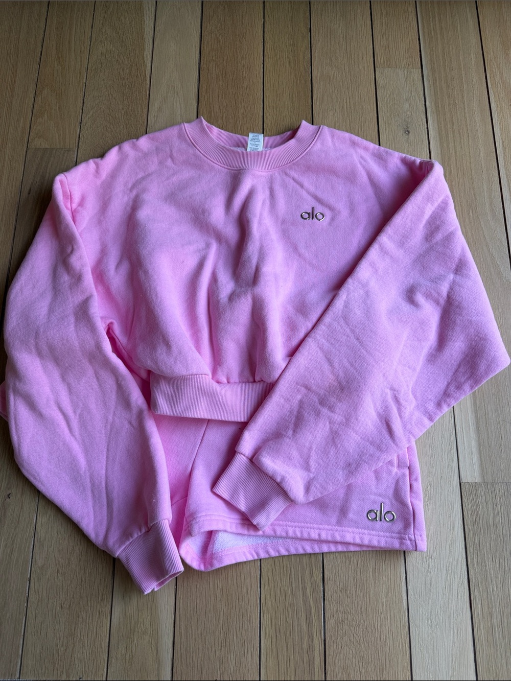 ALO Yoga Pink Crewneck Pullover Sweatshirt and shorts